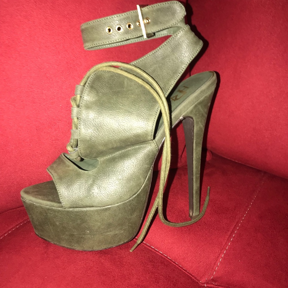 Beautiful platform heels army green